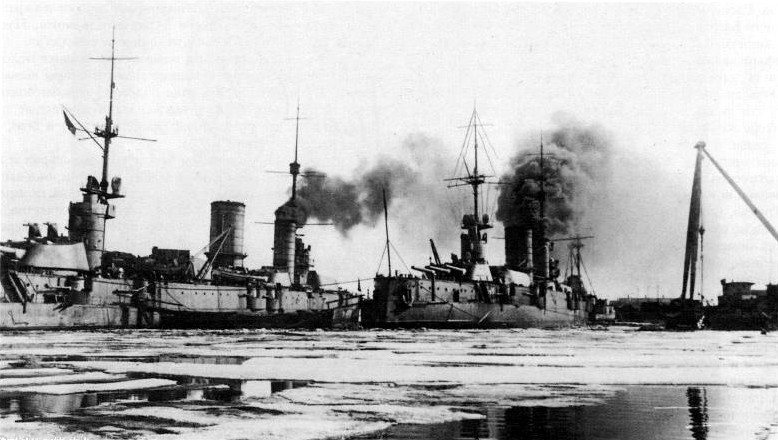 «Петропавловск» и «Севастополь» в 1921 году. (wikimedia.org) 4.jpg