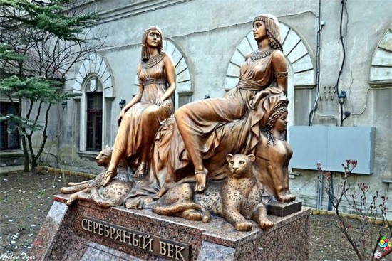 5) Памятник Цветаевой и Ахматовой в Одессе. tsvetaeva.lit-info.ru.jpg
