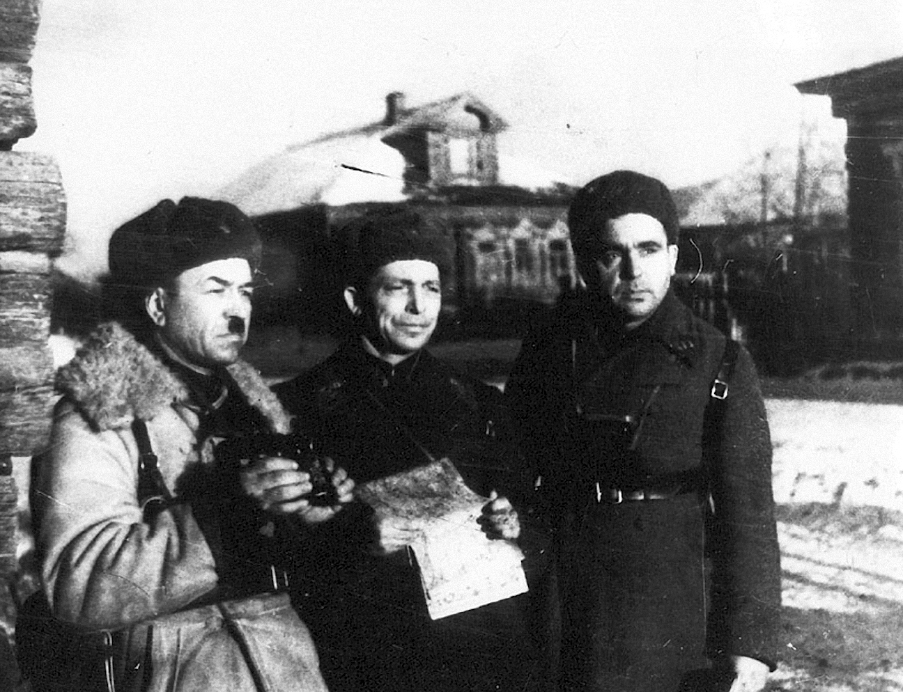 Панфилов со штабом на передовой, 1941.jpg