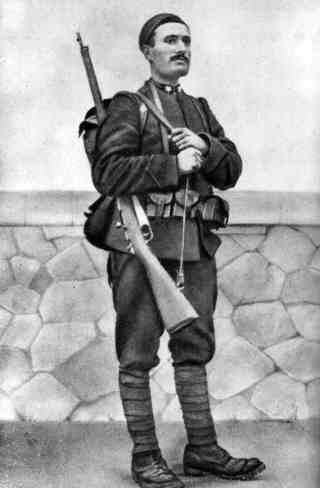 Муссолини в итальянской военной форме, 1917 г..jpg