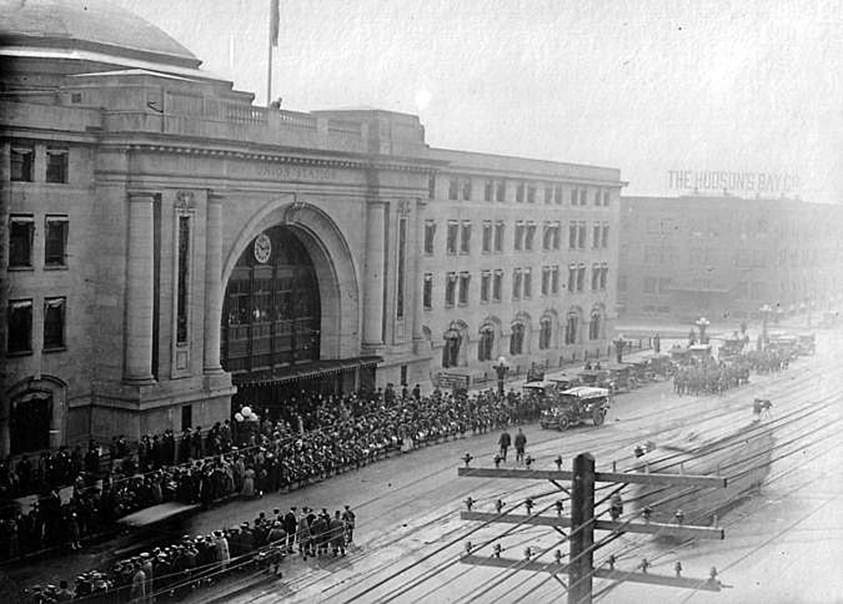 Вернувшиеся с Первой Мировой. Виннипег, 1918. (Archives of Manitoba) Вернувшиеся с Первой Мировой. Виннипег, 1918.