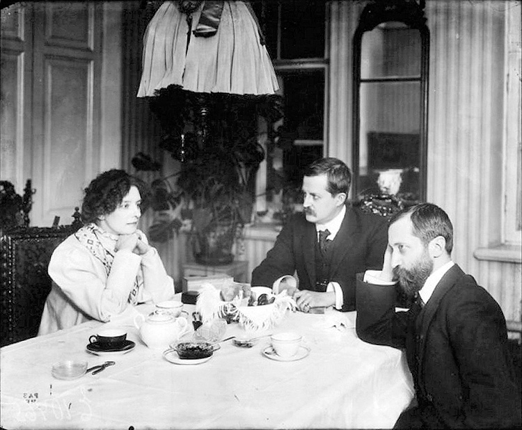 Зинаида Гиппиус, Дмитрий Философов и Дмитрий Мережковский, 1920 г. (Wikimedia Commons) фото 2.jpg
