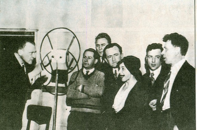 С артистами МХАТа в московской радиостудии, 1934.jpg