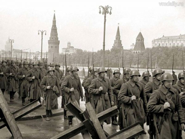 Красноармейцы. Москва, 1941.