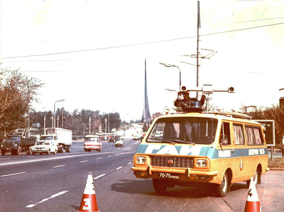 Работа специализированного автомобиля УГАИ по оформлению ДТП, устройство на РАФе - приспособление для стереофотосъемки. 1979 год