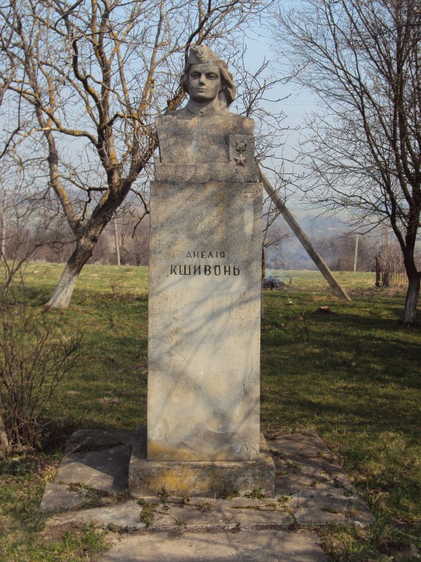Памятник в селе Садовое.JPG