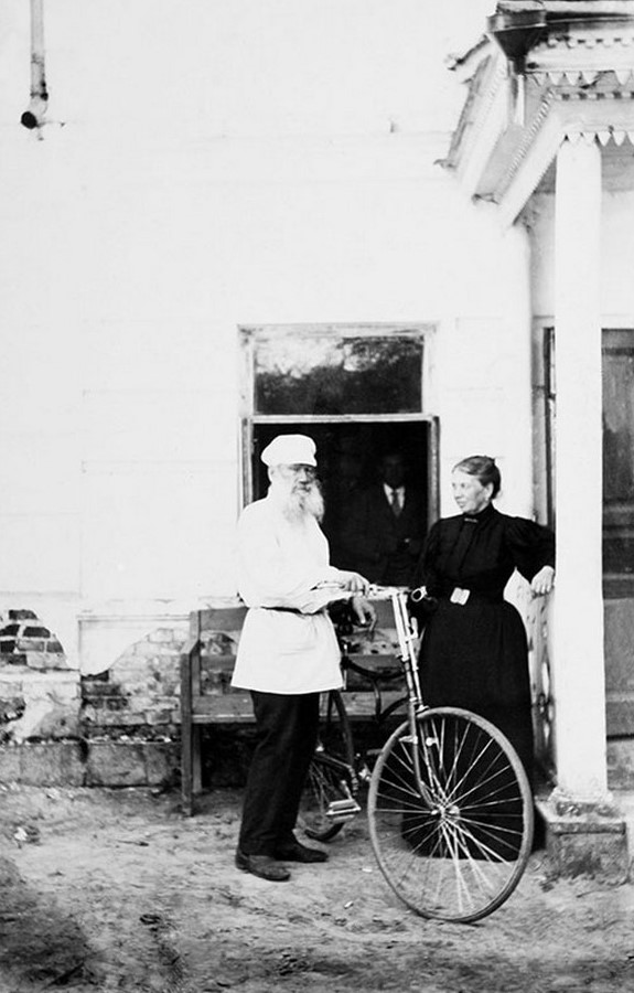 Лев Николаевич и Софья Андреевна в Ясной Поляне, 1895 г. (Wikimedia Commons) фото 6.jpg