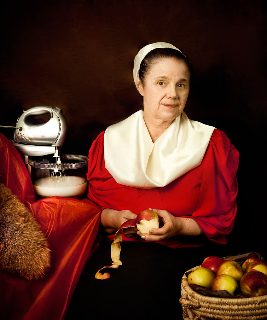 Женщине с картины Габриэль Метсю «Завтрак» польский художник добавил блендер