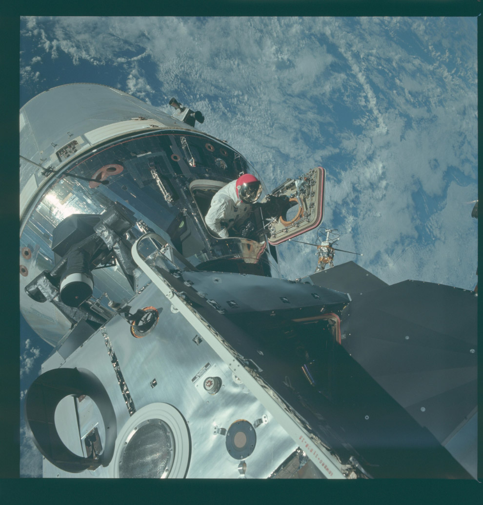 Программа «Аполлон-9»: на орбите Земли.jpg