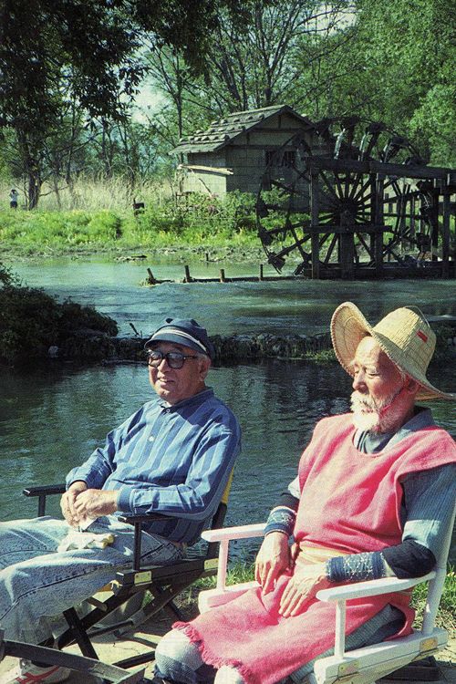 31_Akira Kurosawa and Chishu Ryu on the set of Dreams..jpg