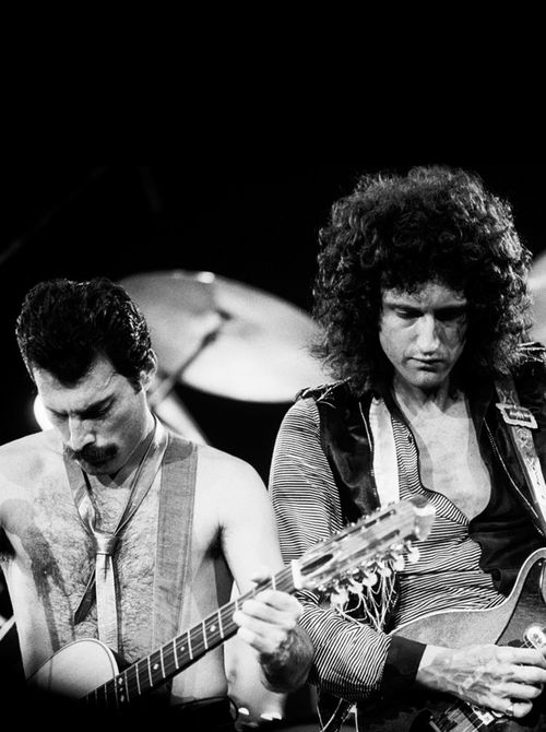 7 Freddie Mercury & Brian May.jpg