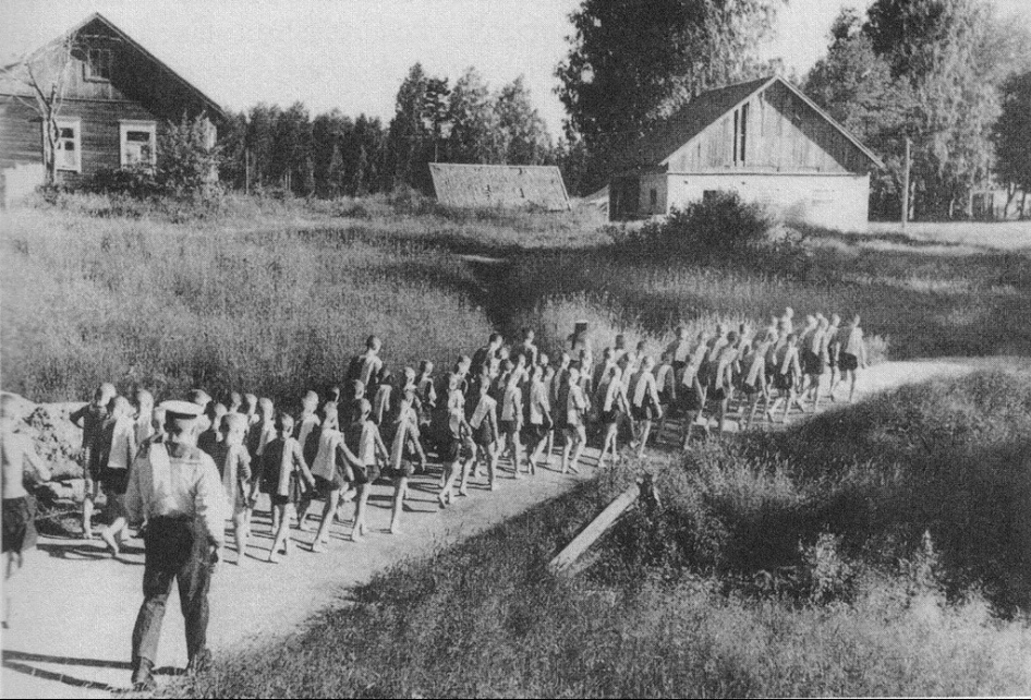 ф2 Нахимовцы в летнем лагере. 1940-е гг. .png