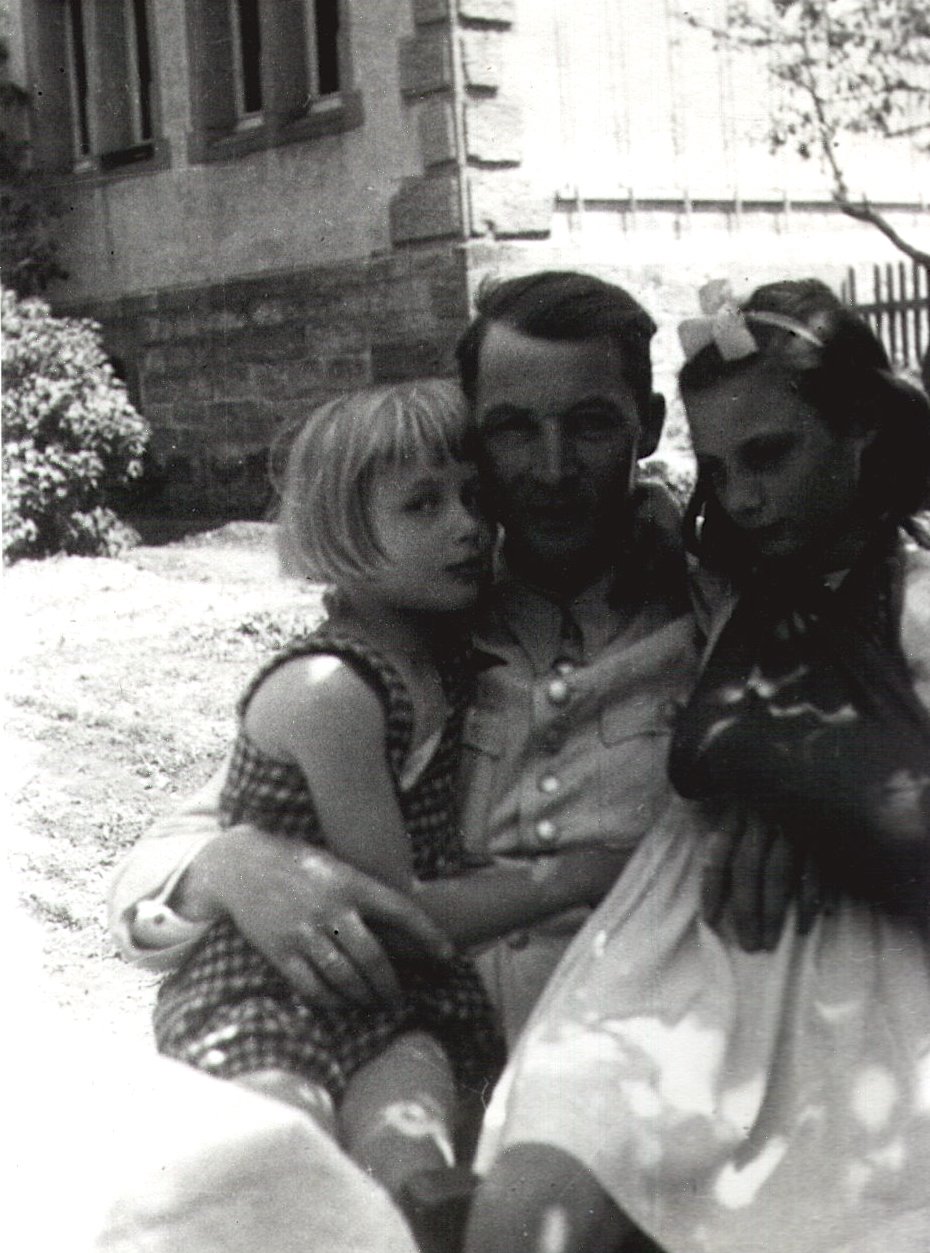 Вильм Хозенфельд с детьми.