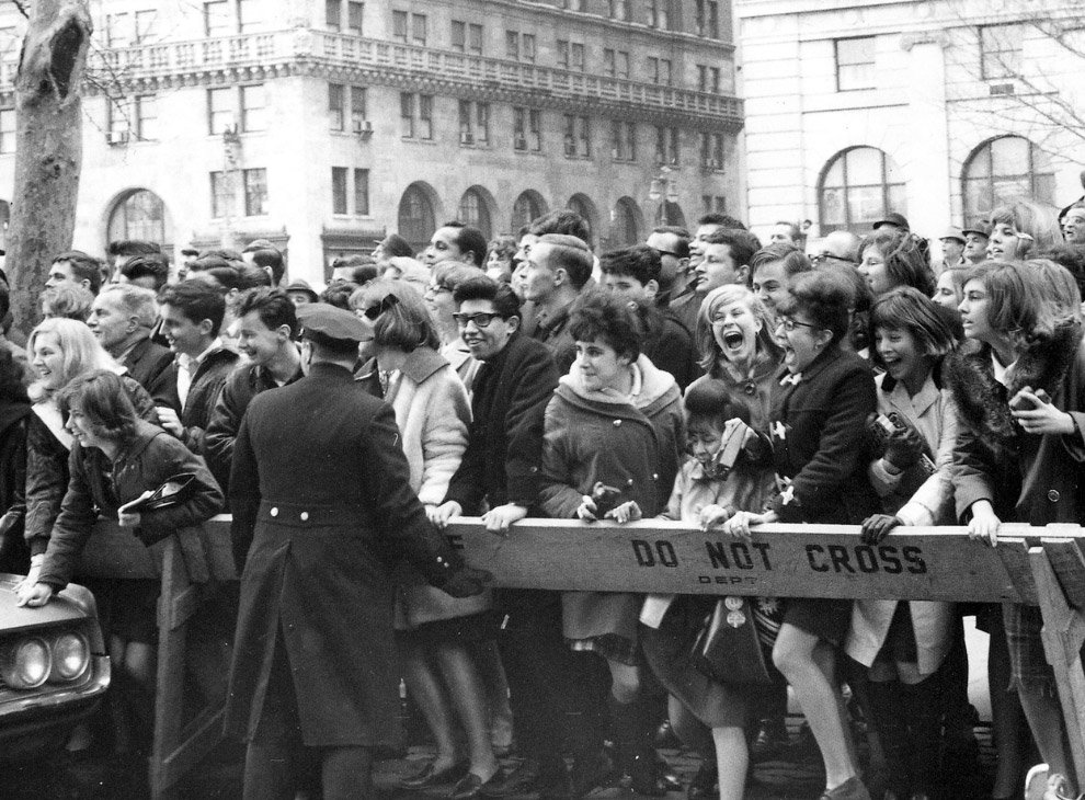 Кричащая толпа поклонниц в Нью-Йорке, 7 февраля 1964