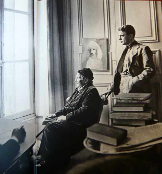 HorstwithGertrudeSteininherParisapartment.OnthewallaportraitofherpoodleBasket.ThehandisofCarlEriksonthefasionartist.jpg