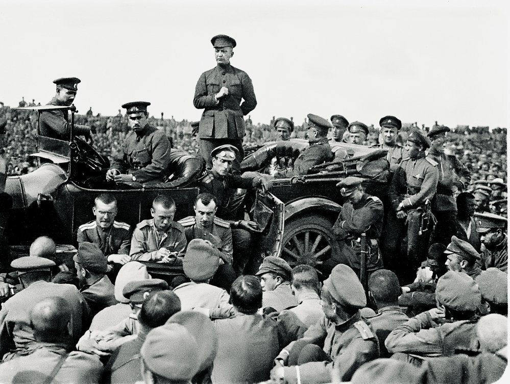 Керенский выступает на митинге на&nbsp;фронте, июнь 1917&nbsp;г.