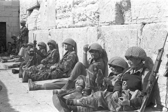 2_израильские солдаты отдыхают.jpg