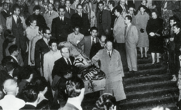 Похороны Фриды Кало, 1954 год.gif
