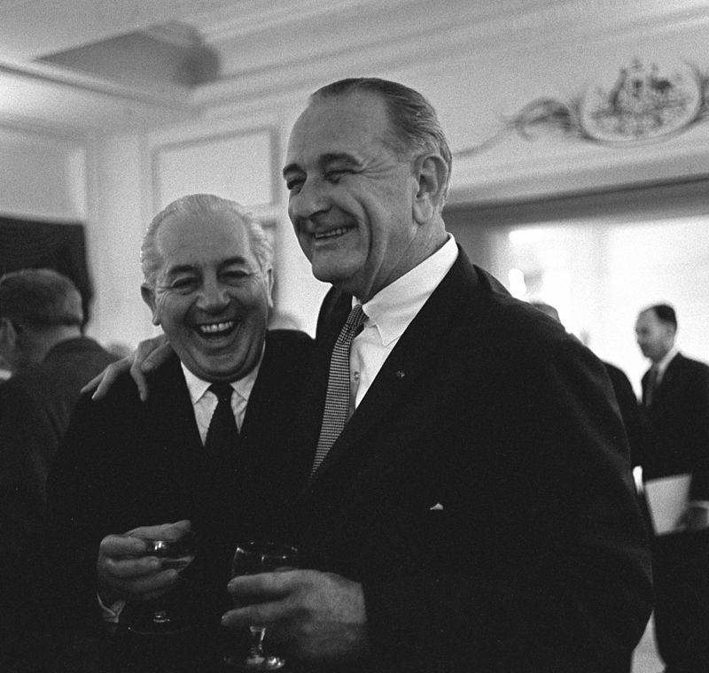 Гарольд Холт и Линдон Б. Джонсон, октябрь 1966 год.jpg