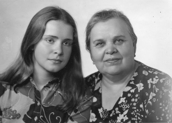 Клавдия Евгеньевна с внучкой Машей. 1977-й год.