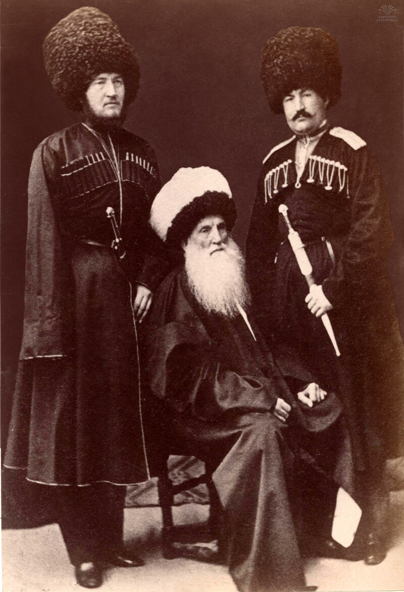 Шамиль с сыновьями.jpg Шамиль с сыновьями.jpg