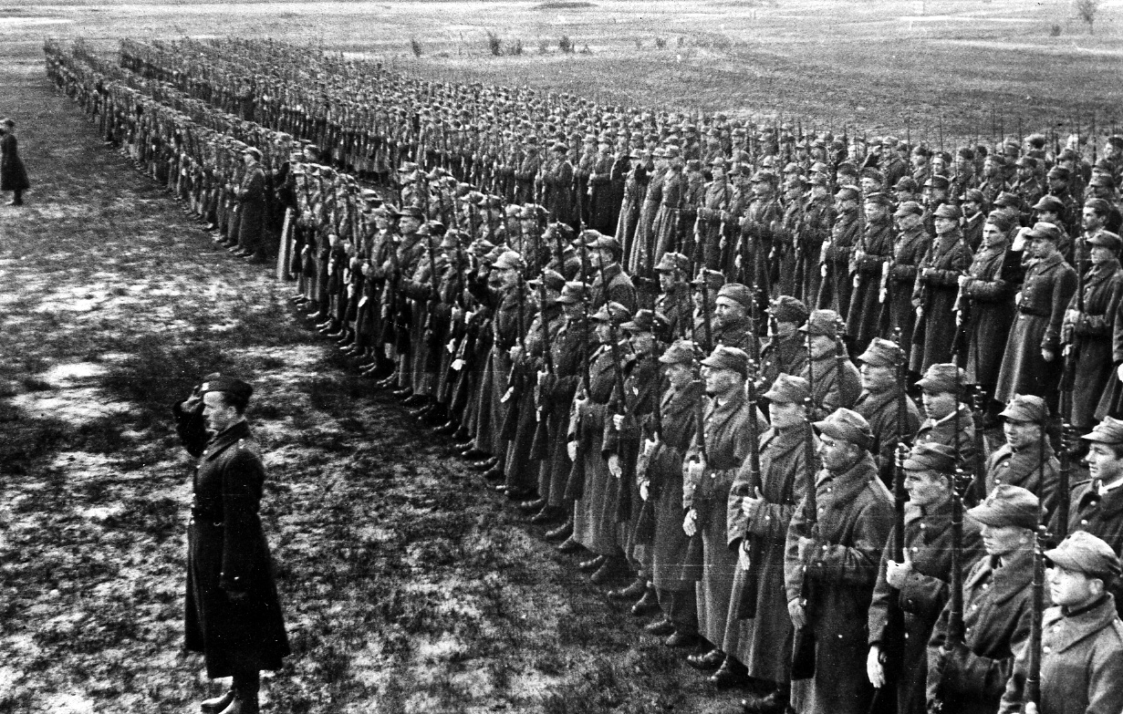 Фото 7. Армия Андерса перед убытием из России на помощь англичанам РСФСР 1942 год..JPG