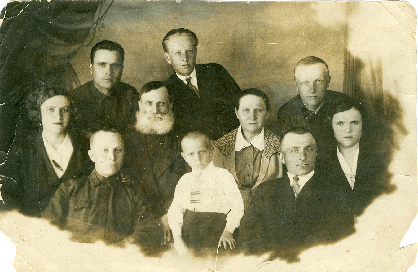 С. И. Карагодин с семьей. <br>