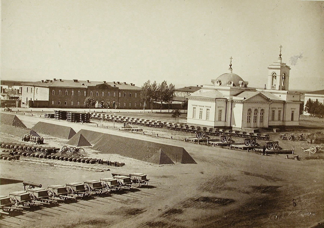 Внутренний вид Александропольской крепости.jpg