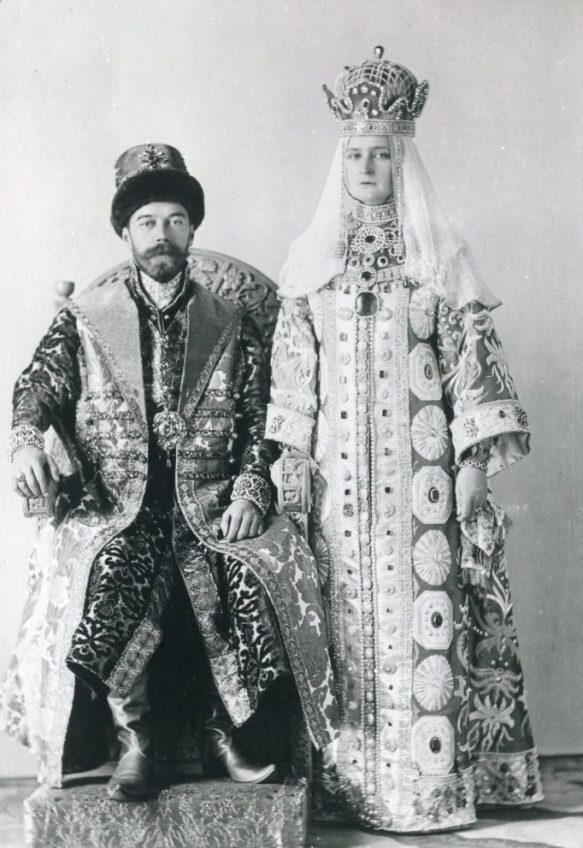 Император и Императрица в костюмах русских царей XVII века.jpg