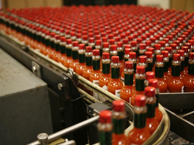 Tabasco fabriek flesjes.jpg_800x600.jpg