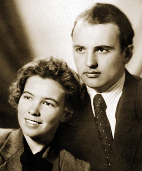Студенты МГУ Раиса и Михаил накануне свадьбы, 1953 год.jpg