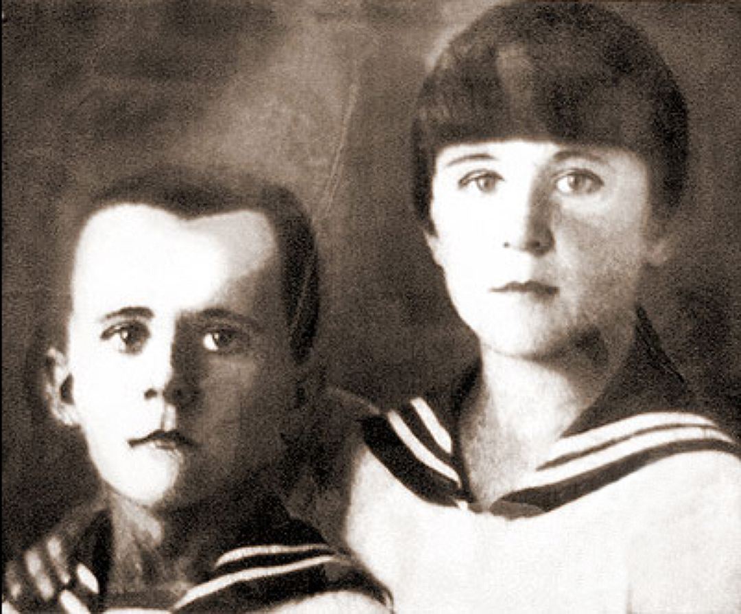 Марат с сестрой 1935 год..jpg