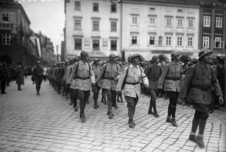 Фото 6. Парад шуцбунда 7 октября 1928 года в Винер-Нойштадте.jpg