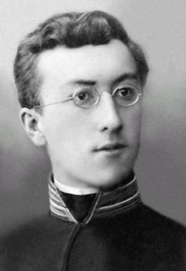Молодой Алексей Лосев.