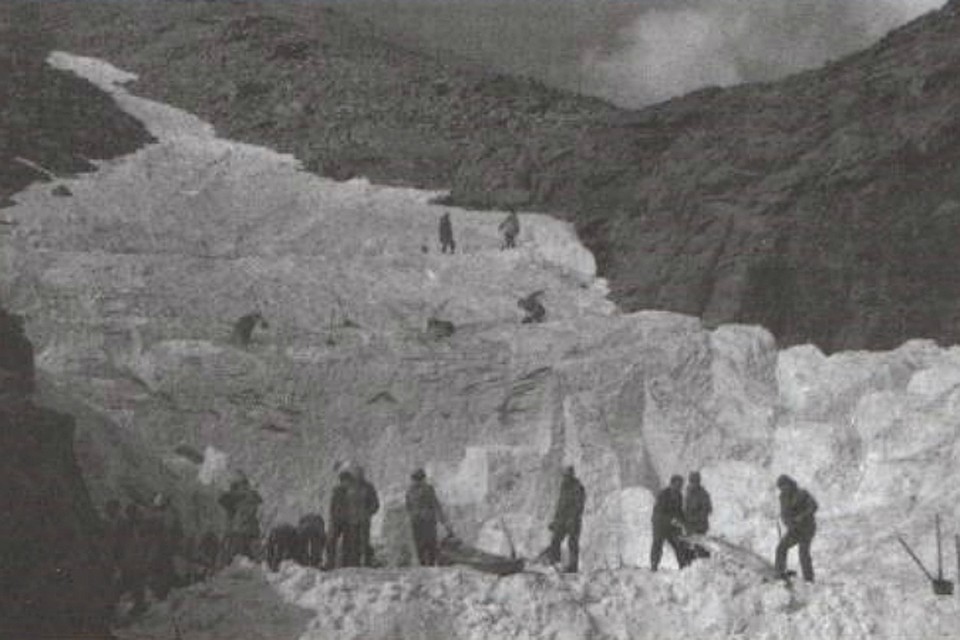 Раскопки на перевале Ворткеуайв, август 1982 г. (kpcdn.net) 3.jpg