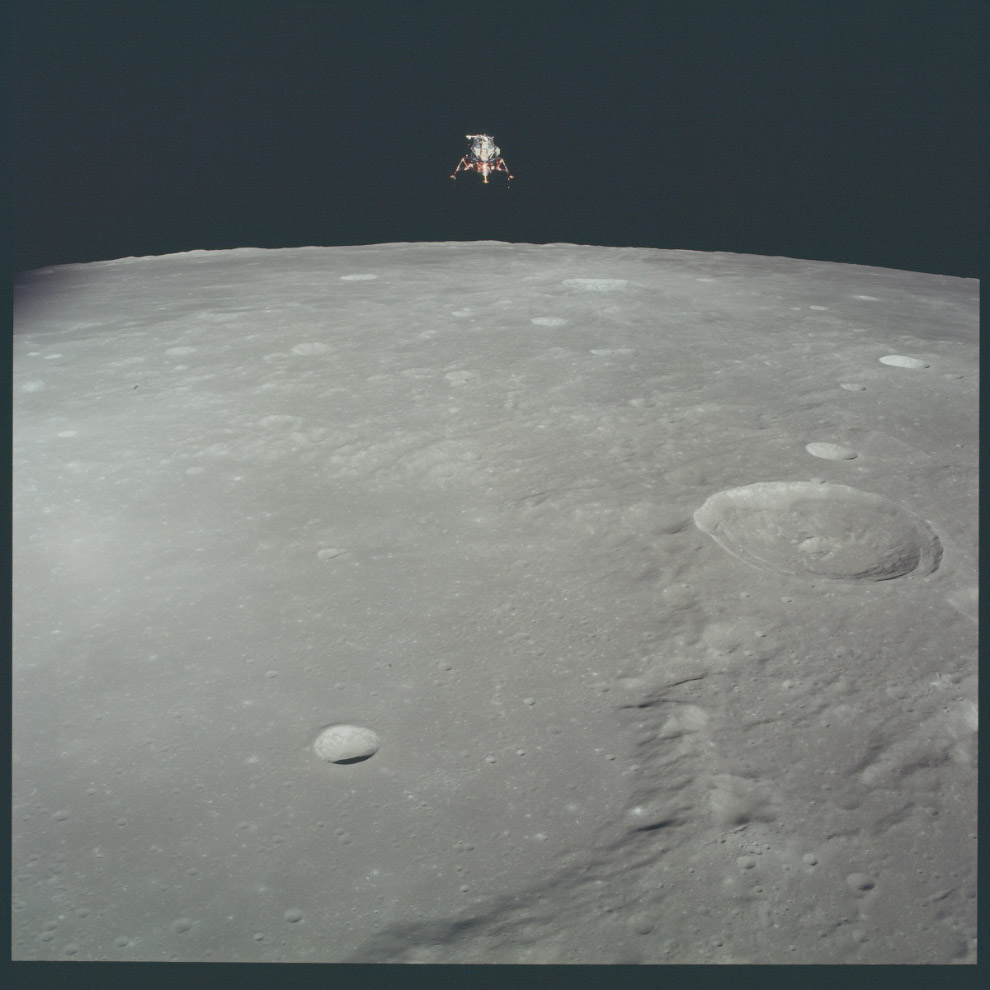 Прилунение: программа «Аполлон-12».jpg