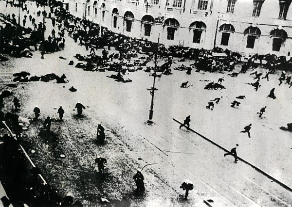24 Расстрел февральской демонстрации на Невском проспекте. 1917.jpg