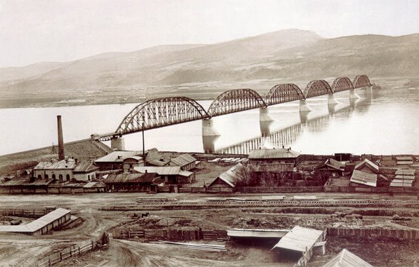 9. Красноярский железнодородный мост, получивший на выставке золотую медаль.jpg