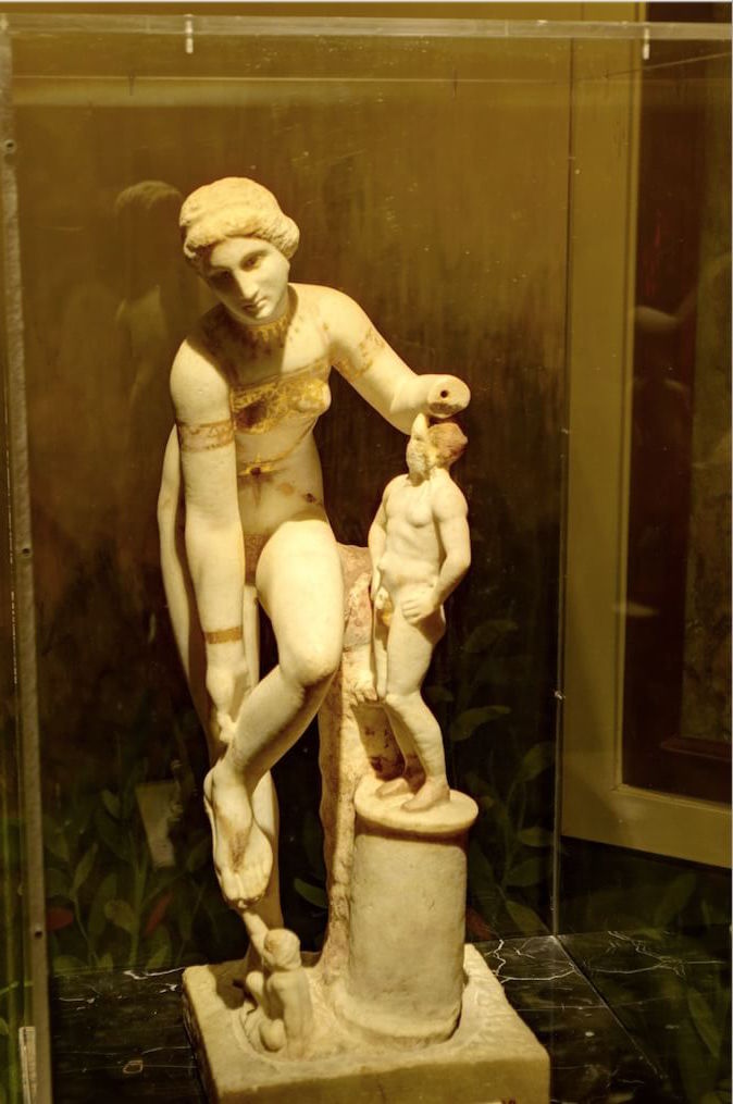 Статуя Венеры, найденная в Помпеях.