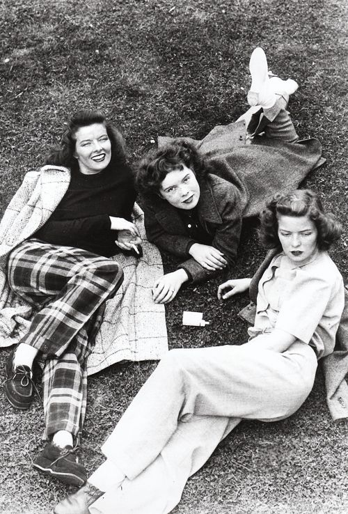 28 Katharine Hepburn with her sisters c. 1939.jpg