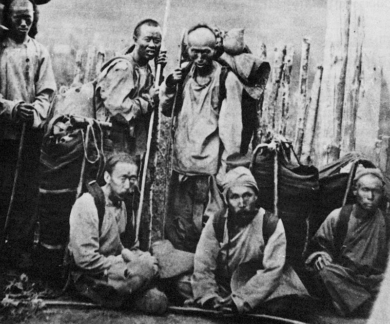 6 Групповое фото манз (уссурийских китайцев) 1875.jpg
