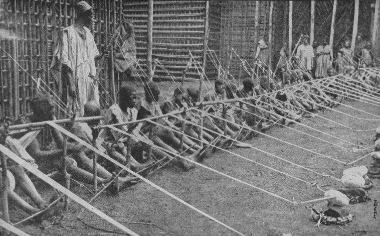 Kamerun_children_weaving.jpg