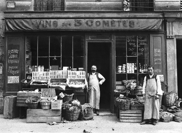 Русский продуктовый магазин в Париже, 1930.jpg