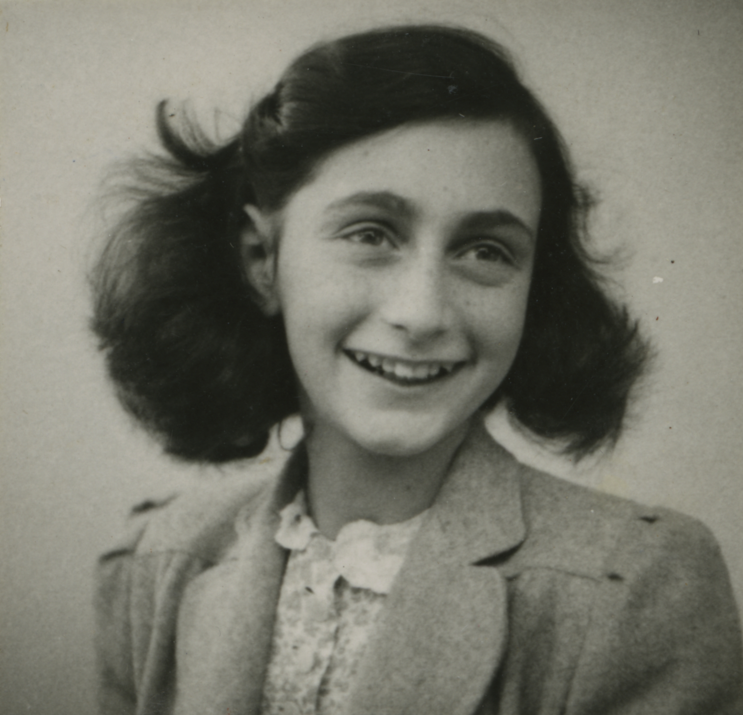 1_Anne Frank 1942.jpg
