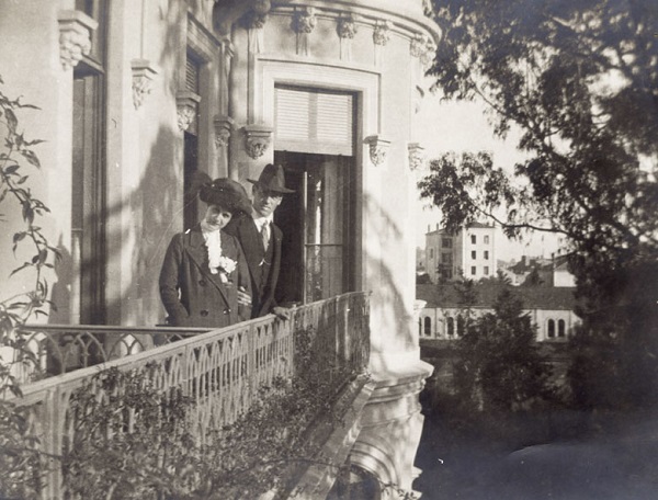 Фото 6. Великий князь Михаил Александрович с морганатической супругой Н. М. Брасовой (Вульферт). Париж. 1913.jpg