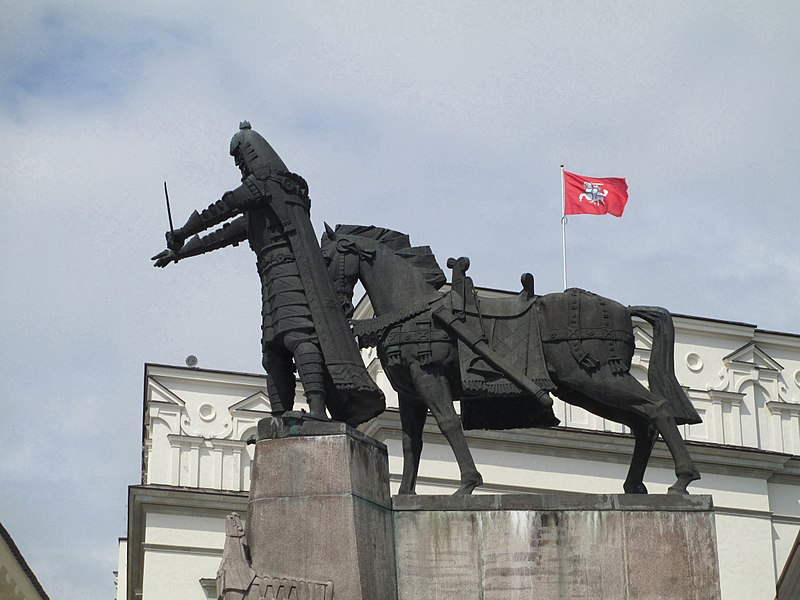 Памятник Гедимину в Вильнюсе wikipedia.org Фото 6.jpg