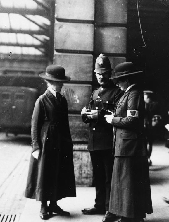 Женщины в английской полиции 1914−18 гг.jpg Женщины в английской полиции 1914−18 гг.jpg