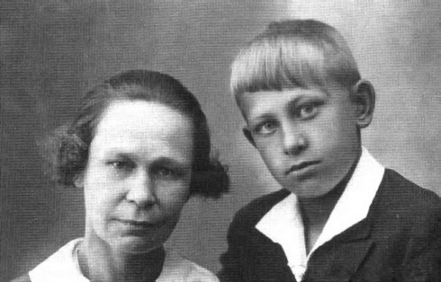 Маленький Евгений с мамой