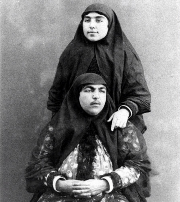 6 Несравненная Анис аль-Долех (сидит).jpg 6 Несравненная Анис аль-Долех (сидит).jpg