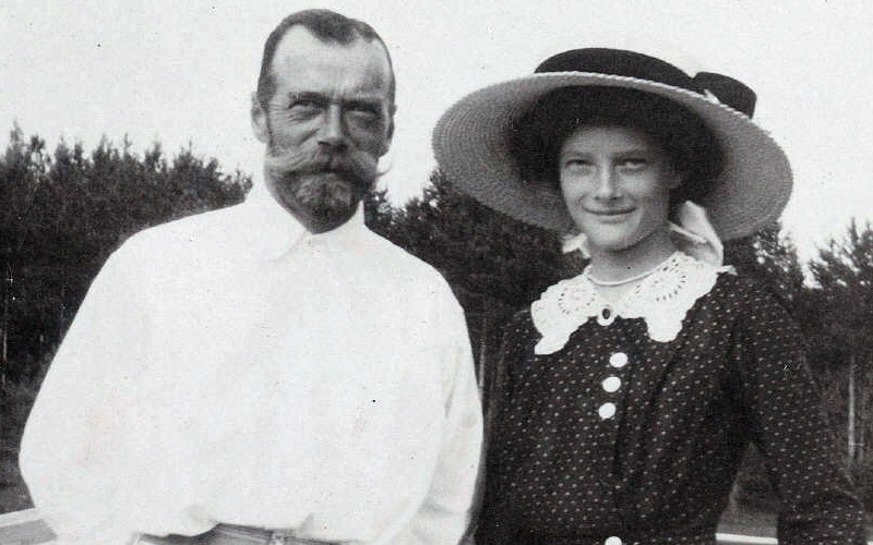 Николай II вместе с&nbsp;дочерью Татьяной. 